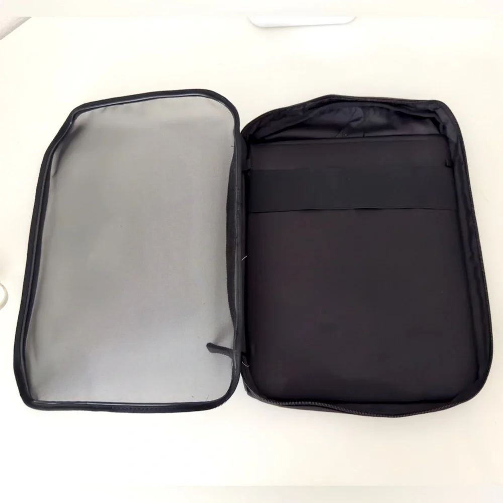 Black Lightweight Expandable Laptop Bag for 15